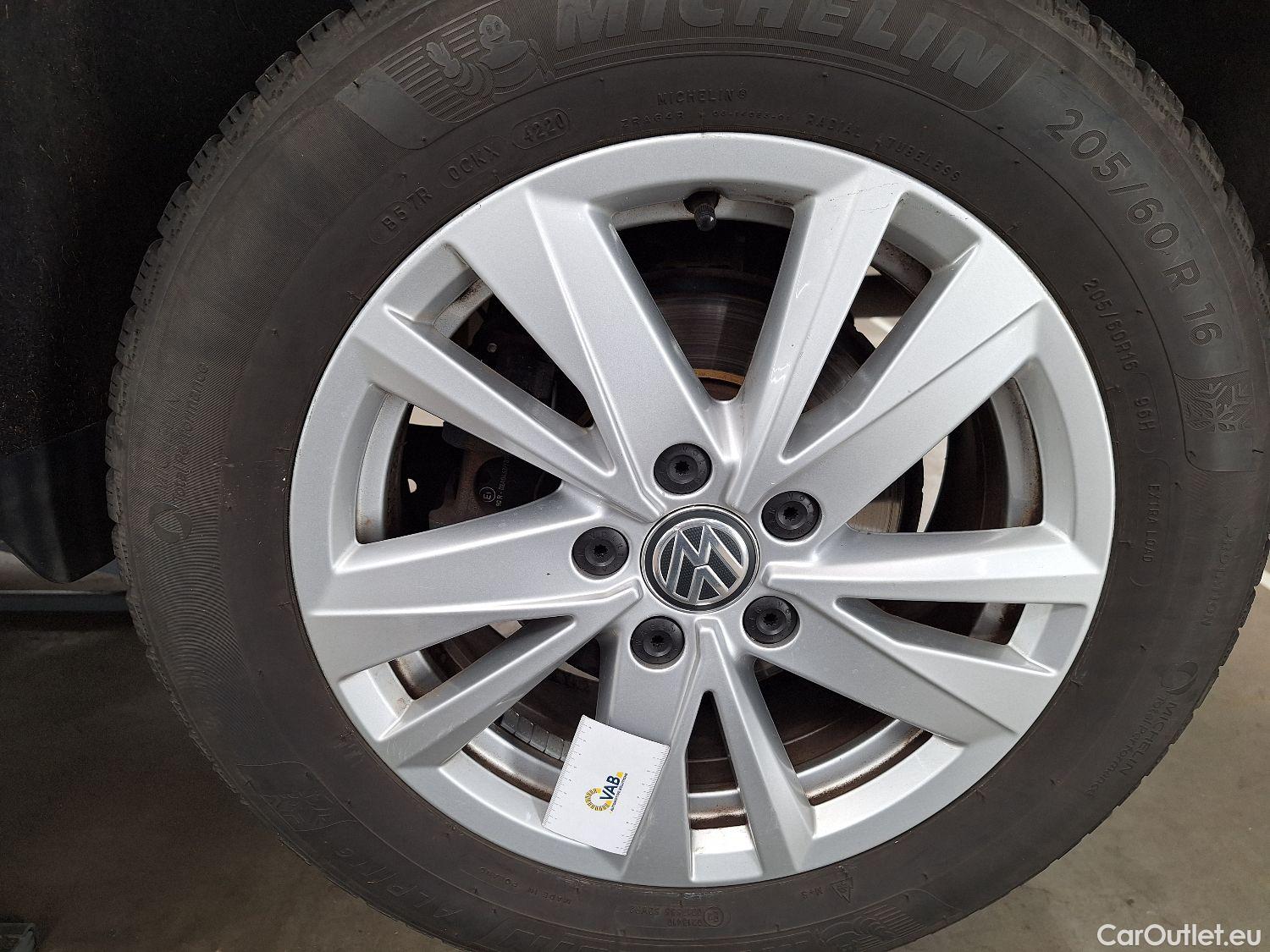  Volkswagen  Touran VW,  '15, Volkswagen  2.0 TDi 85kW Highline DSG 5d #24