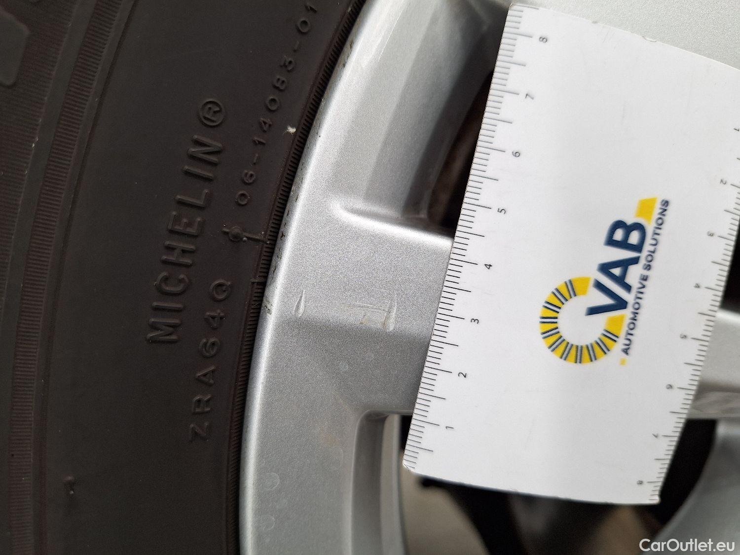  Volkswagen  Touran VW,  '15, Volkswagen  2.0 TDi 85kW Highline DSG 5d #19