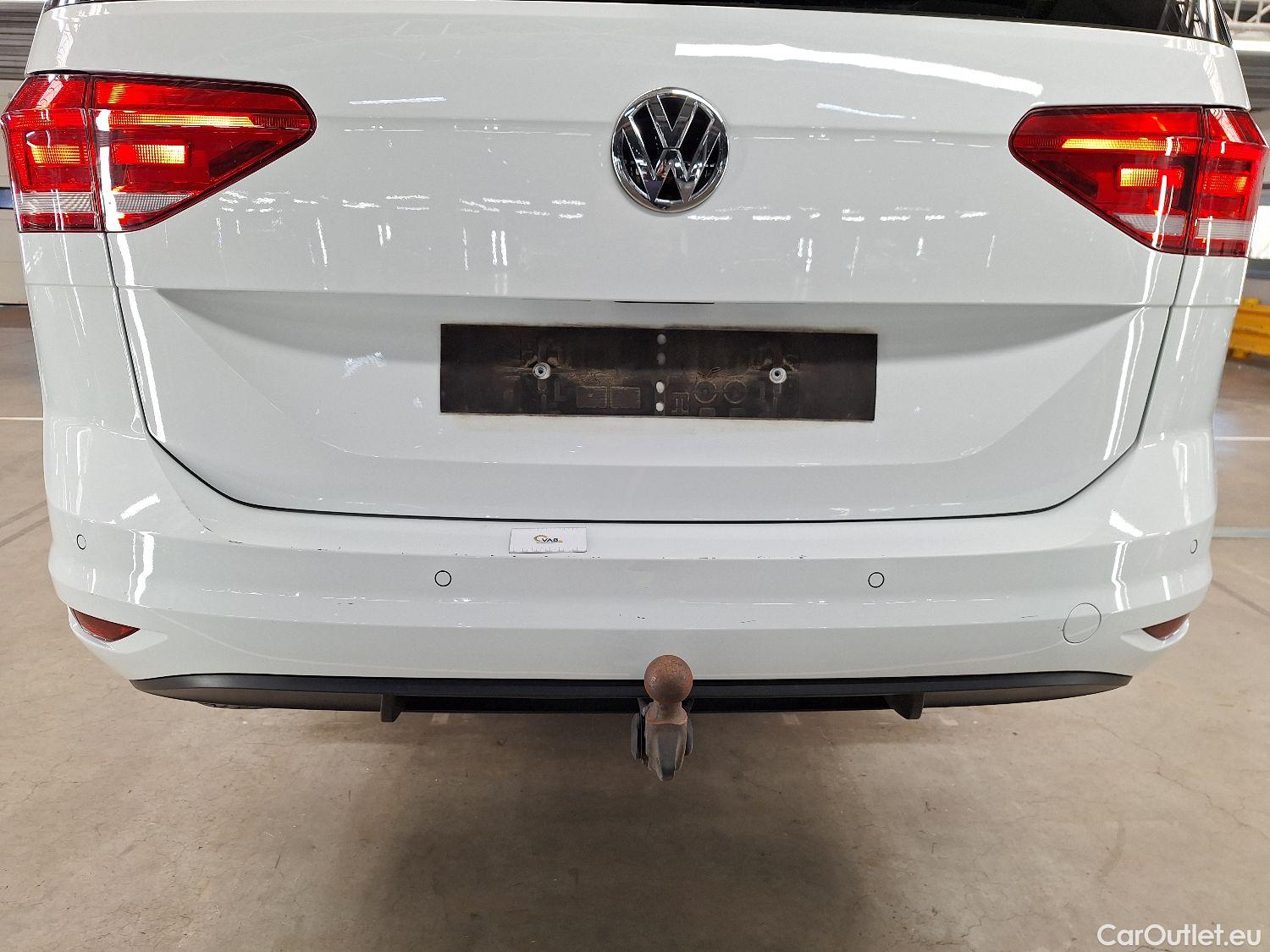  Volkswagen  Touran VW,  '15, Volkswagen  2.0 TDi 85kW Highline DSG 5d #20