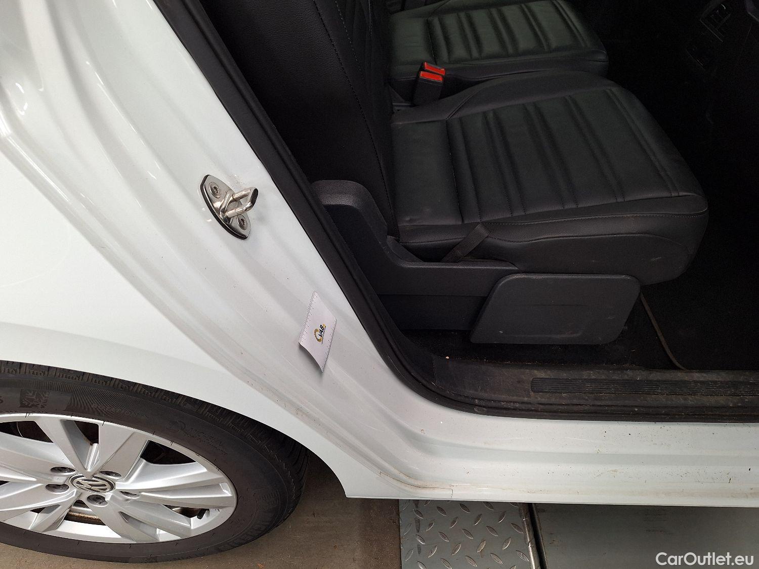  Volkswagen  Touran VW,  '15, Volkswagen  2.0 TDi 85kW Highline DSG 5d #29