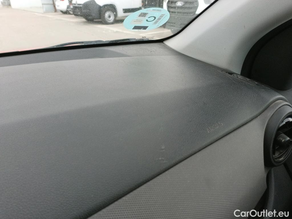  Hyundai  i10 HYUNDAI  / 2020 / 5P / berlina con portón 1.0 Klass #15