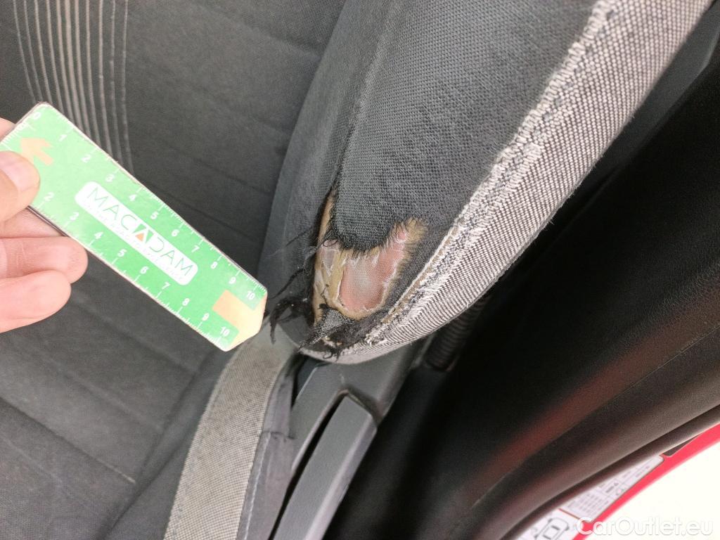  Hyundai  i10 HYUNDAI  / 2020 / 5P / berlina con portón 1.0 Klass #2