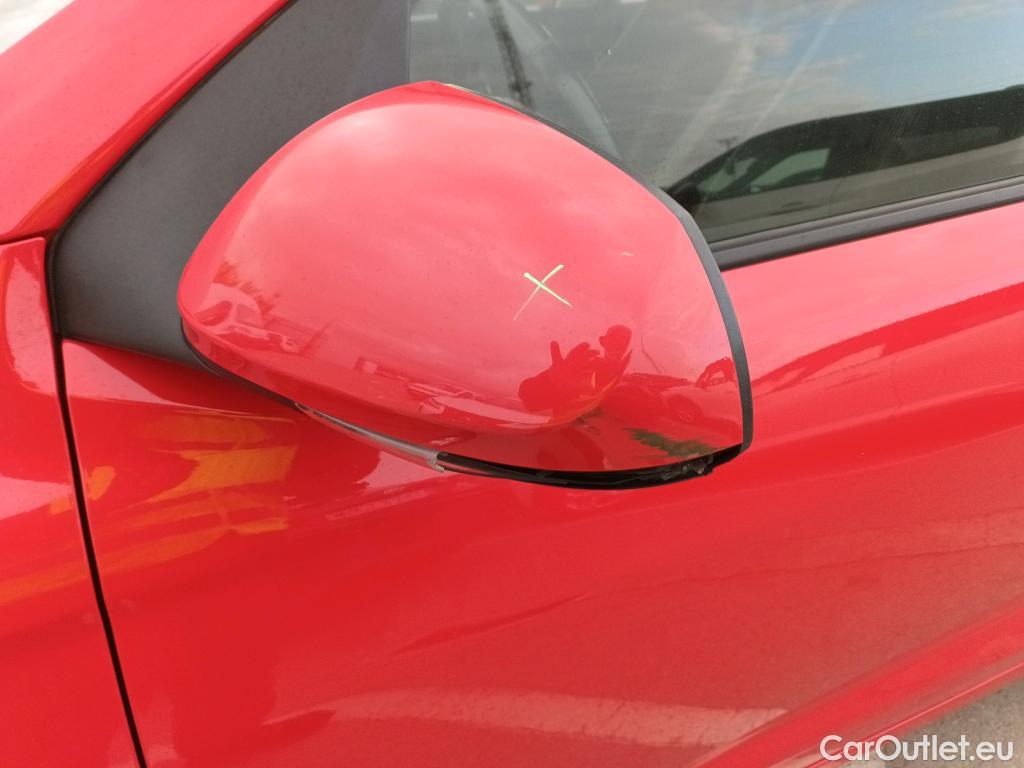  Hyundai  i10 HYUNDAI  / 2020 / 5P / berlina con portón 1.0 Klass #35