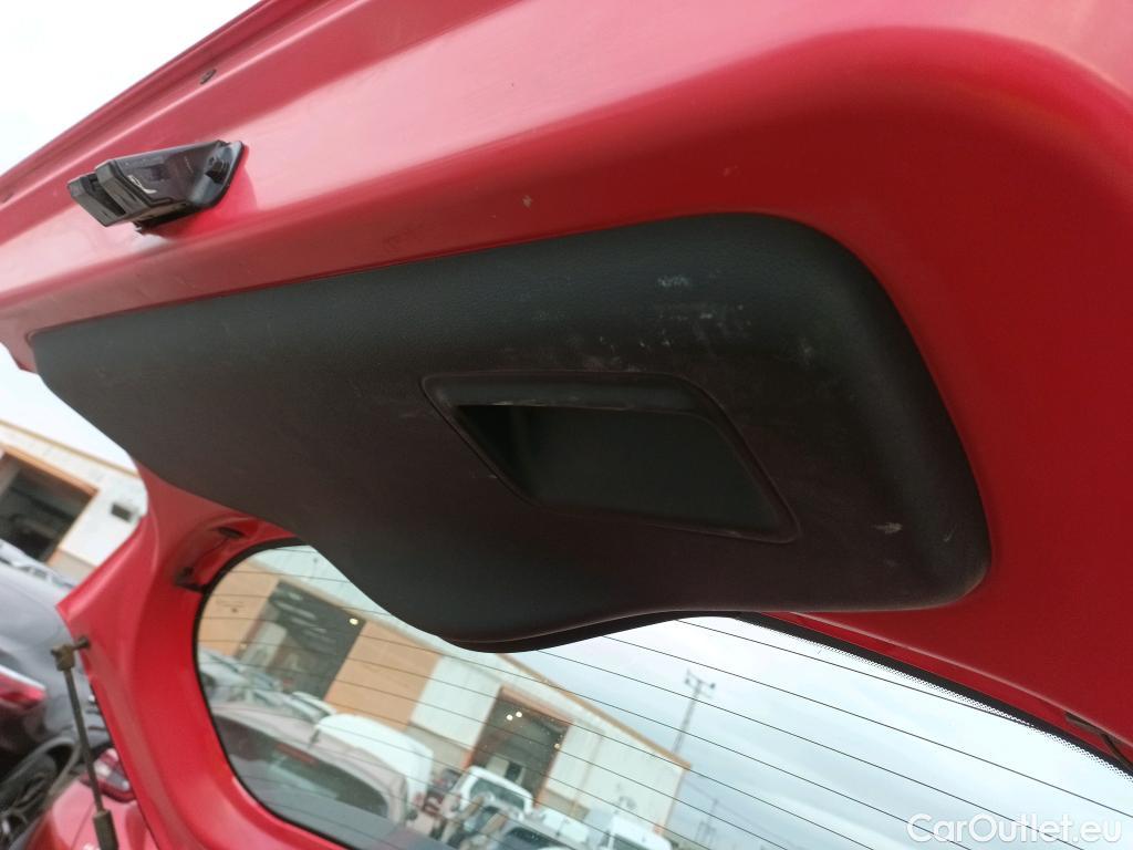  Hyundai  i10 HYUNDAI  / 2020 / 5P / berlina con portón 1.0 Klass #23