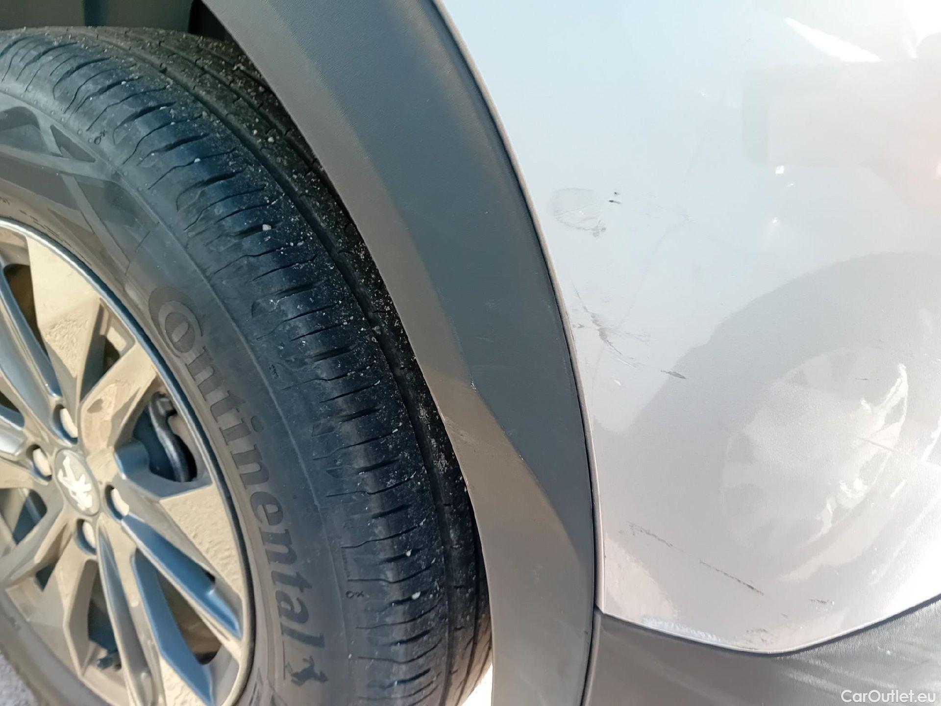  Peugeot  2008 PEUGEOT  / 2019 / 5P / todoterreno Active Pack BlueHDI 81kW (110CV) #9