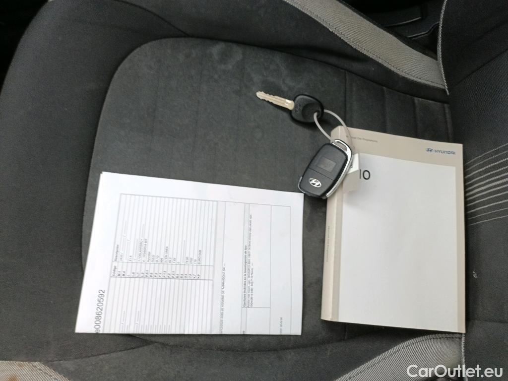  Hyundai  i10 HYUNDAI  / 2020 / 5P / berlina con portón 1.0 Klass #25