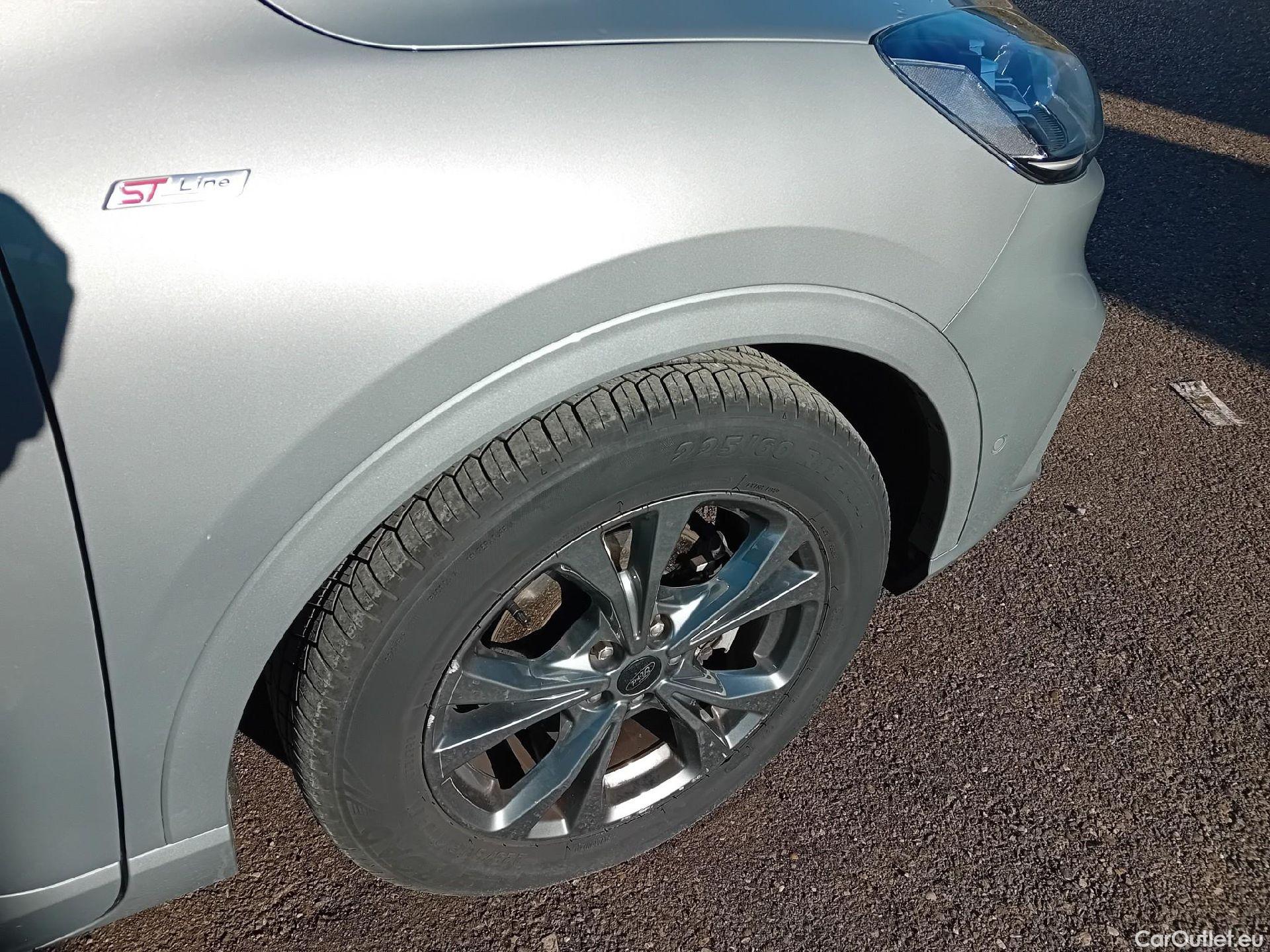  Ford  Kuga FORD  / 2019 / 5P / todoterreno ST-Line X 2.5 Duratec FHEV Auto #44