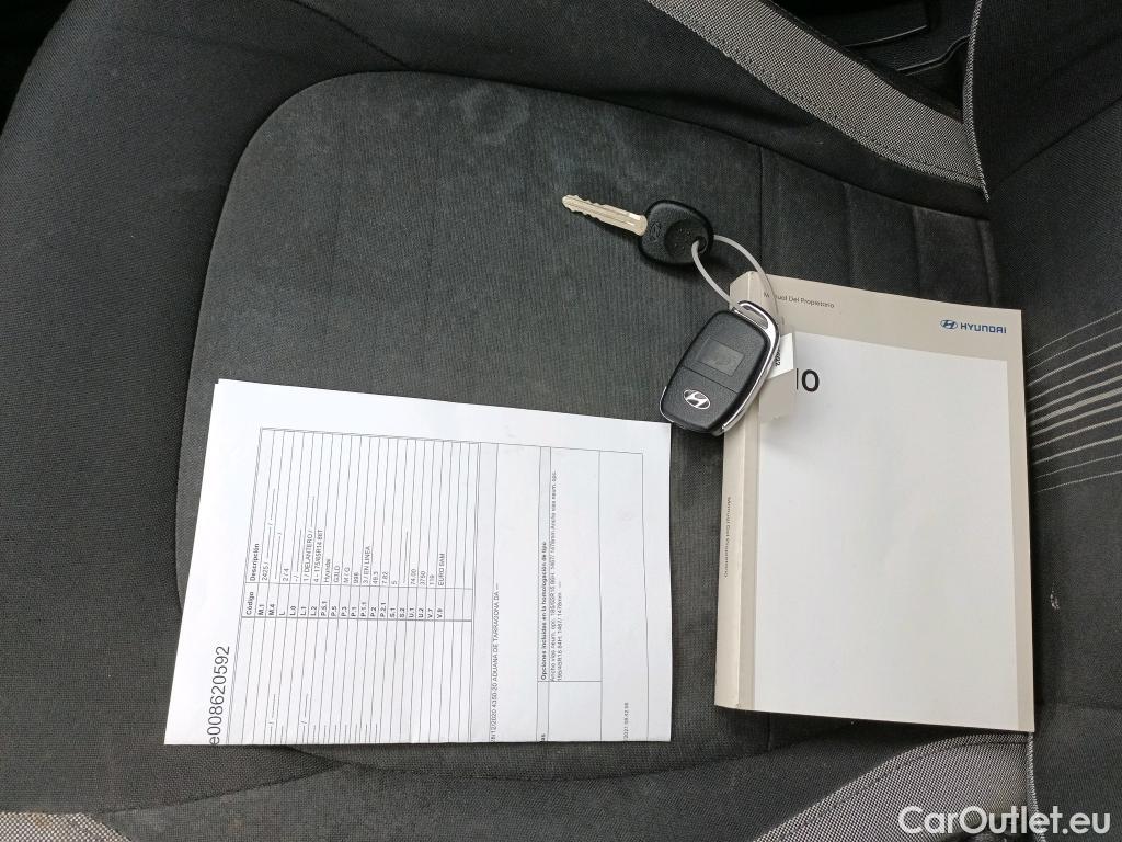  Hyundai  i10 HYUNDAI  / 2020 / 5P / berlina con portón 1.0 Klass #26