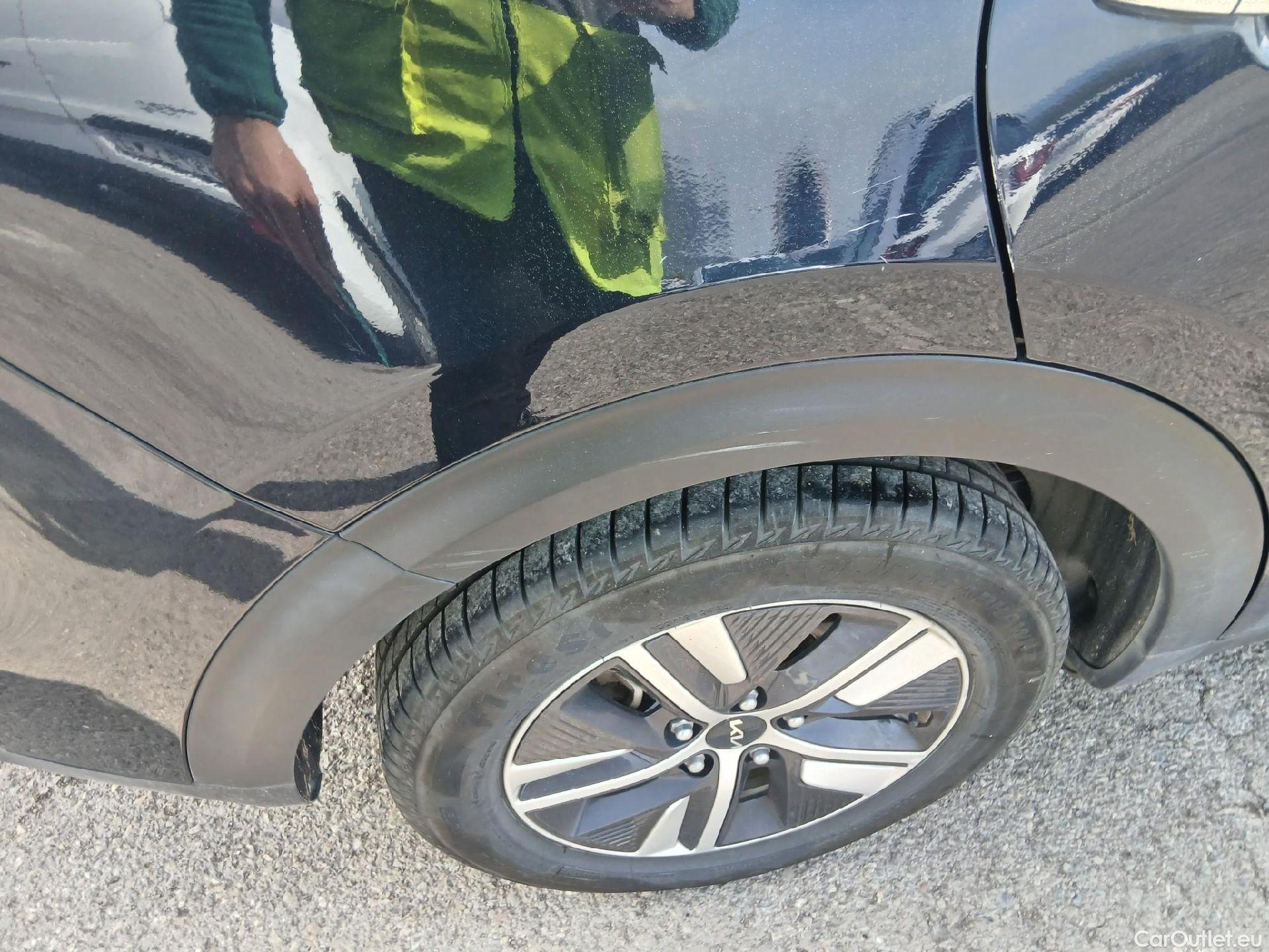  KIA  Niro KIA  / 2019 / 5P / crossover 1.6 GDi HEV 104kW (141CV) Drive #11