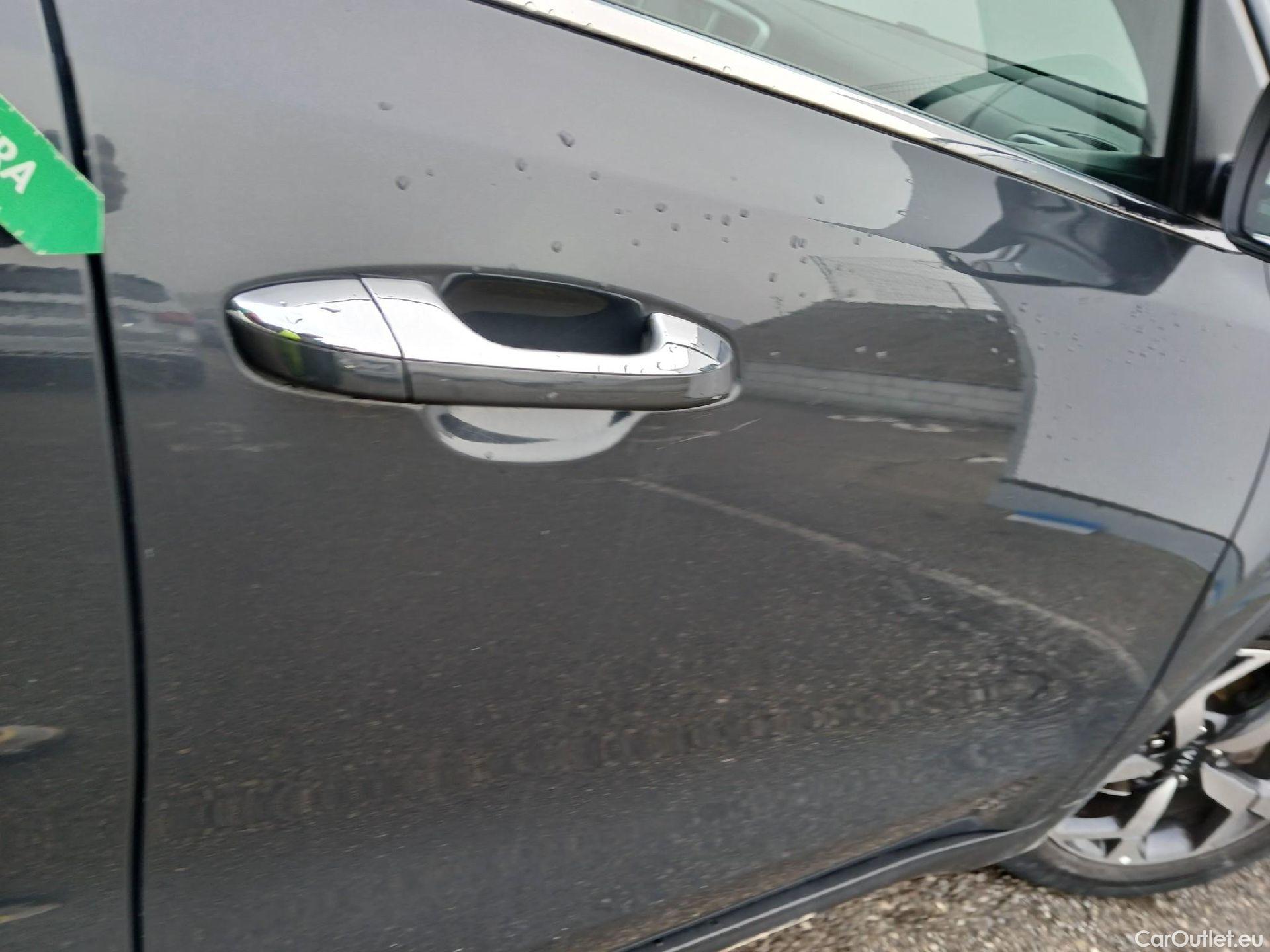  KIA  Sportage KIA  1.6MHEV Drive 100kW(136CV) 4x2(Crist Tintados)(CX) #38