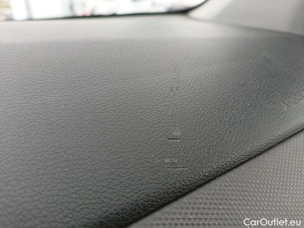  Hyundai  i10 HYUNDAI  / 2020 / 5P / berlina con portón 1.0 Klass #16