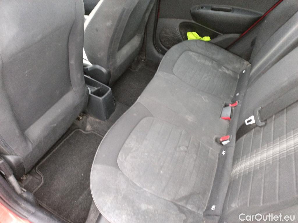  Hyundai  i10 HYUNDAI  / 2020 / 5P / berlina con portón 1.0 Klass #19