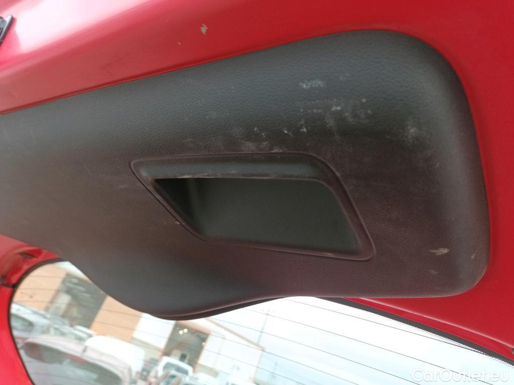  Hyundai  i10 HYUNDAI  / 2020 / 5P / berlina con portón 1.0 Klass #24