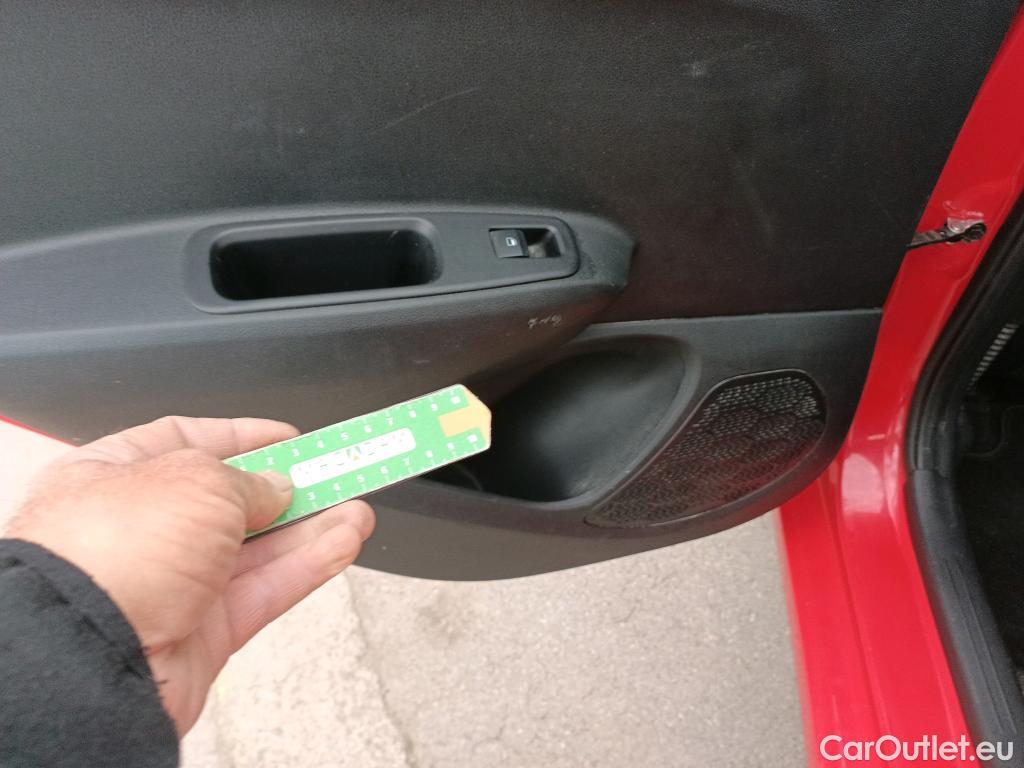  Hyundai  i10 HYUNDAI  / 2020 / 5P / berlina con portón 1.0 Klass #27