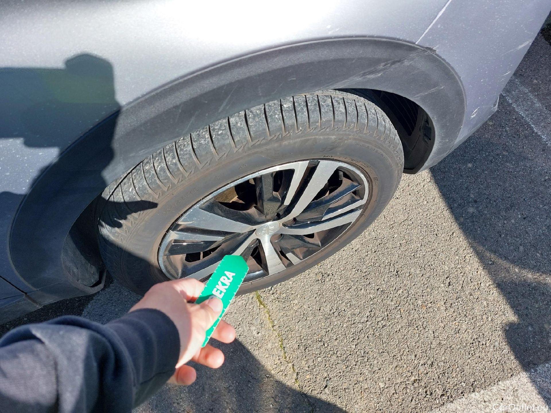  Peugeot  5008 PEUGEOT  / 2020 / 5P / todoterreno 1.2 PureTech 96KW S&S GT EAT8 #26