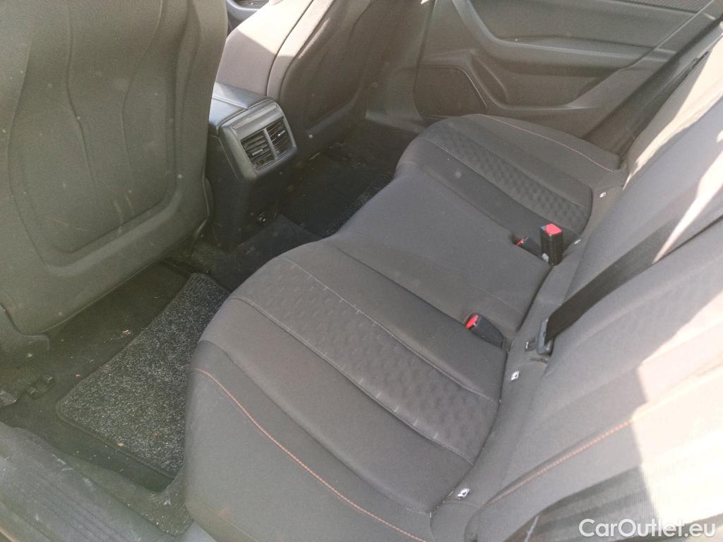  Peugeot  508 PEUGEOT  / 2018 / 5P / berlina con portón 5P Business Line BlueHDi 130 EAT8 (AC) #16