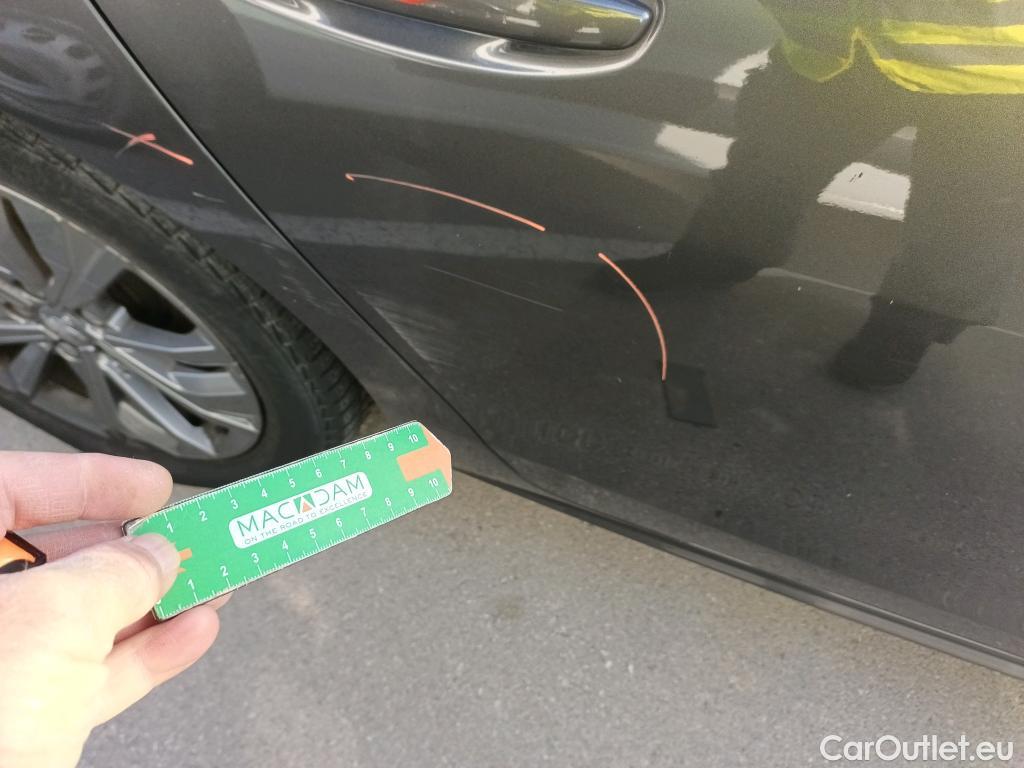  Peugeot  508 PEUGEOT  / 2018 / 5P / berlina con portón 5P Business Line BlueHDi 130 EAT8 (AC) #3