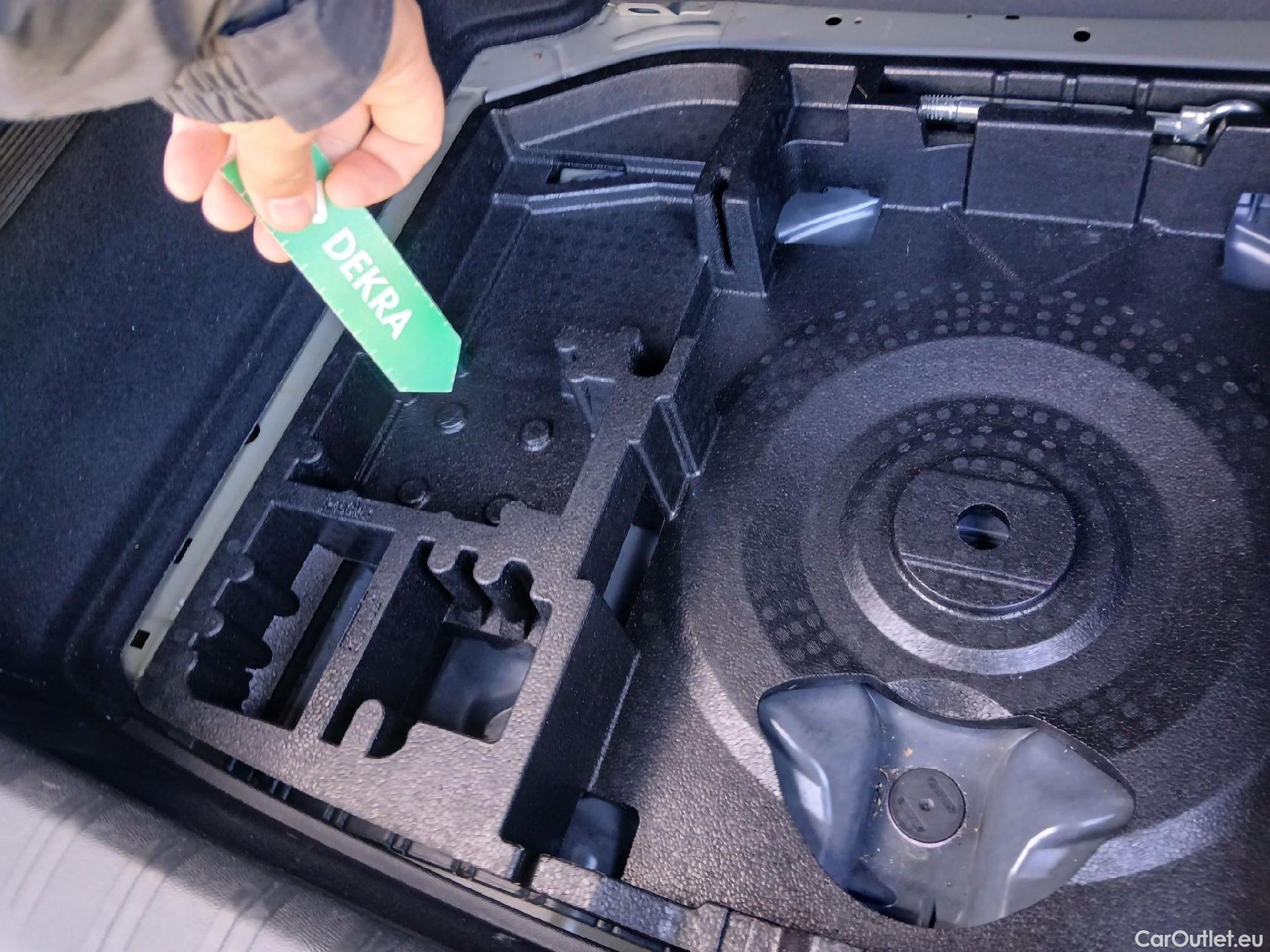  Peugeot  308 PEUGEOT  / 2017 / 5P / berlina con portón 5p Active Pack PureTech 110 S&S #5