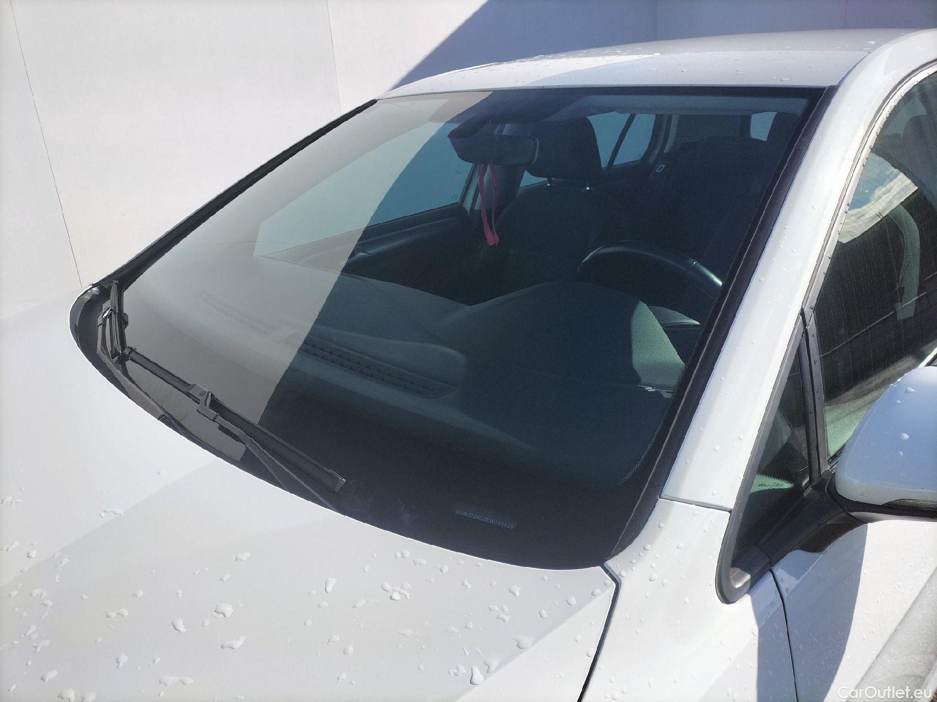  Volkswagen  Golf  VOLKSWAGEN / 2016 / 5P / berlina con portón Ready2Go 1.0 TSI 85kW (115CV) #4