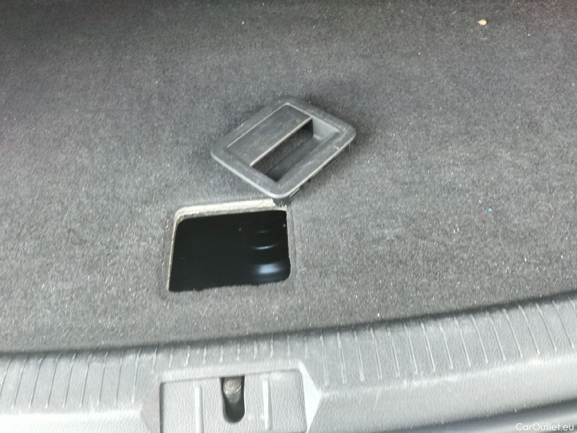  Volkswagen  Golf  VOLKSWAGEN / 2016 / 5P / berlina con portón Ready2Go 1.0 TSI 85kW (115CV) #14