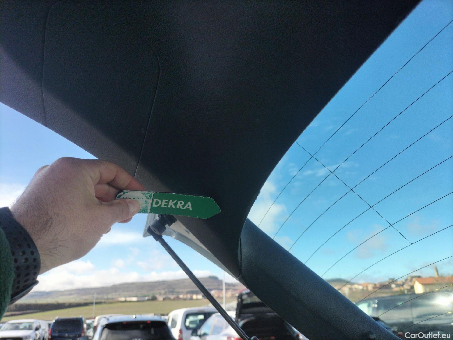  Volkswagen  Golf  VOLKSWAGEN / 2016 / 5P / berlina con portón Ready2Go 1.0 TSI 85kW (115CV) #15