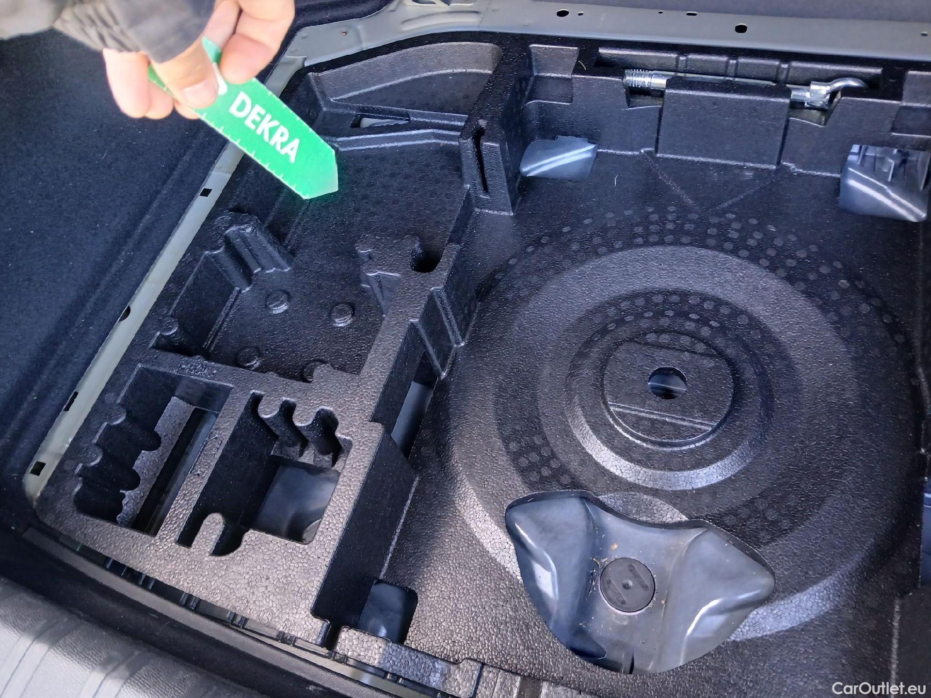  Peugeot  308 PEUGEOT  / 2017 / 5P / berlina con portón 5p Active Pack PureTech 110 S&S #6