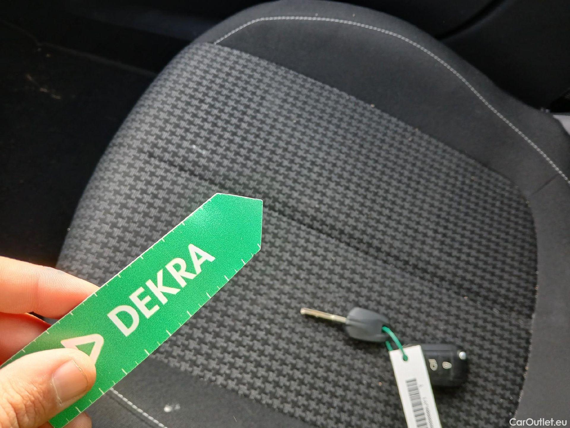  Peugeot  308 PEUGEOT  / 2017 / 5P / berlina con portón 5p Active Pack PureTech 110 S&S #3