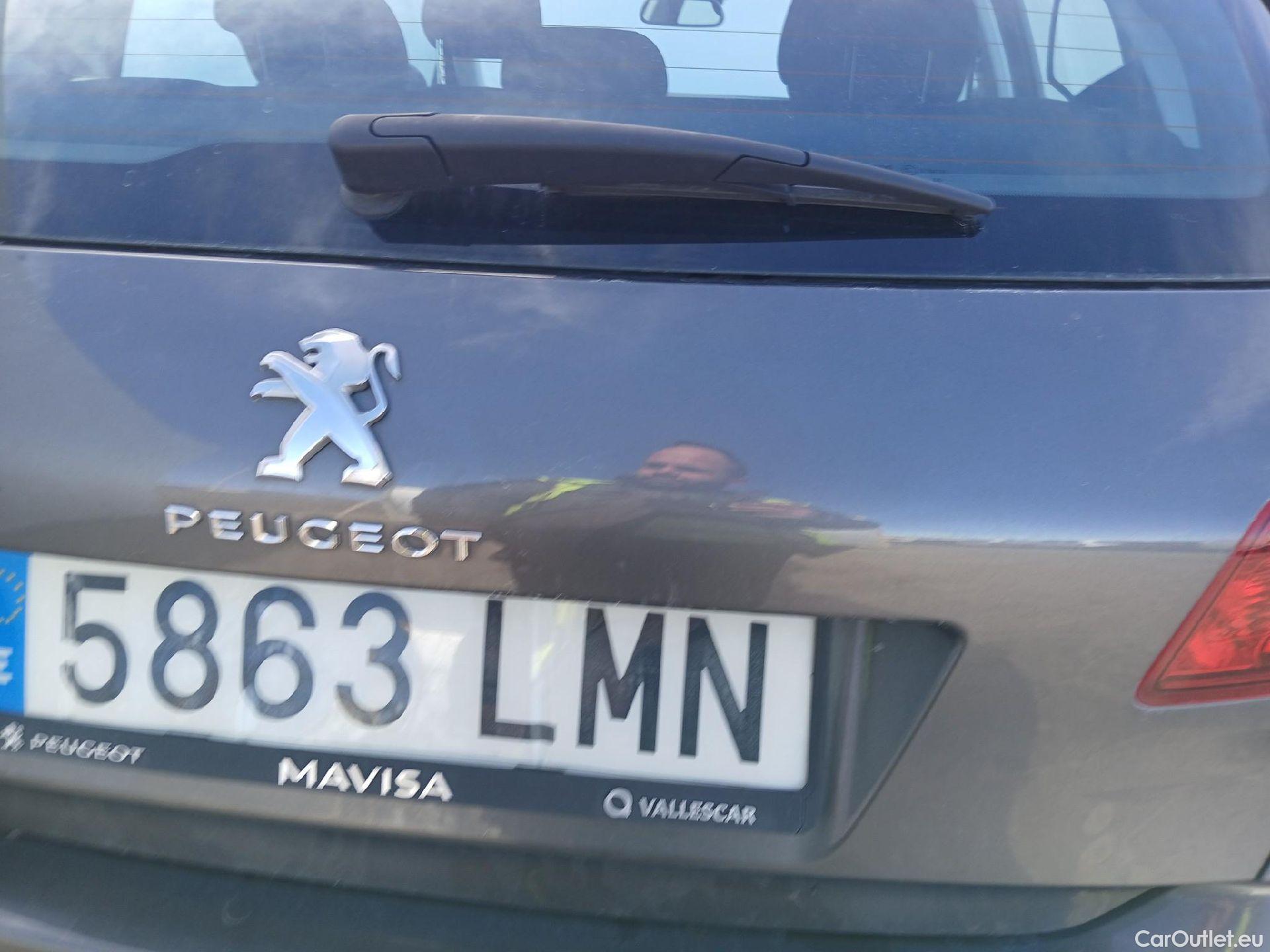  Peugeot  308 PEUGEOT  / 2017 / 5P / berlina con portón 5p Active Pack PureTech 110 S&S #27