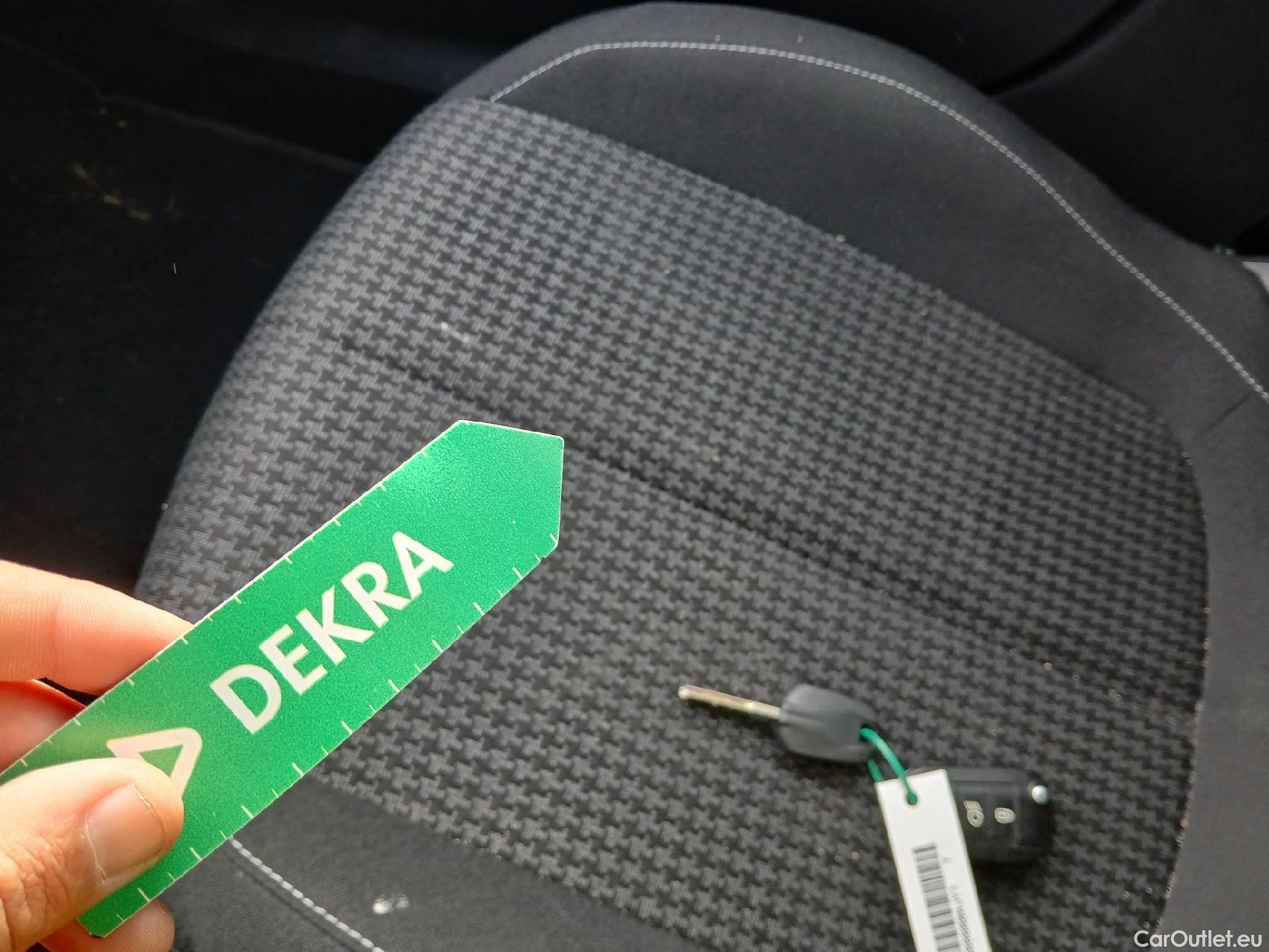  Peugeot  308 PEUGEOT  / 2017 / 5P / berlina con portón 5p Active Pack PureTech 110 S&S #4