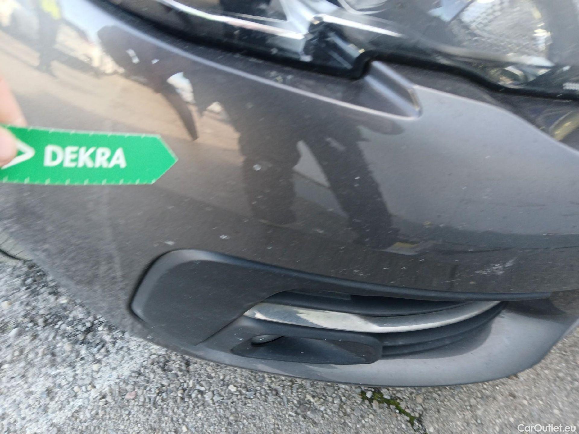  Peugeot  308 PEUGEOT  / 2017 / 5P / berlina con portón 5p Active Pack PureTech 110 S&S #17