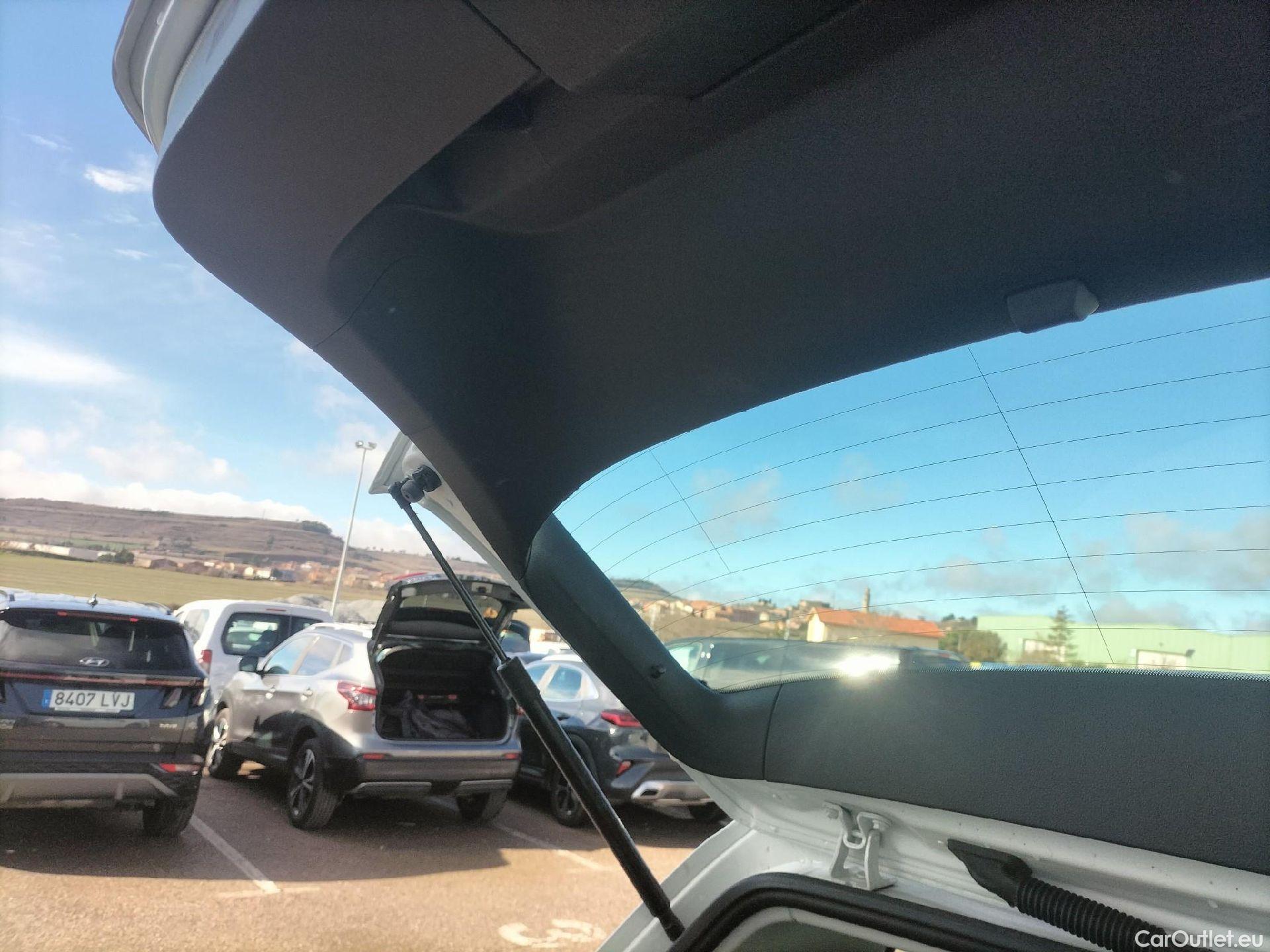  Volkswagen  Golf  VOLKSWAGEN / 2016 / 5P / berlina con portón Ready2Go 1.0 TSI 85kW (115CV) #16