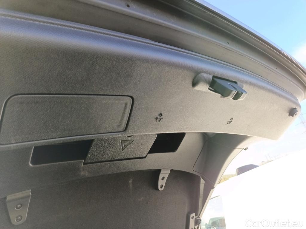  Peugeot  508 PEUGEOT  / 2018 / 5P / berlina con portón 5P Business Line BlueHDi 130 EAT8 (AC) #20