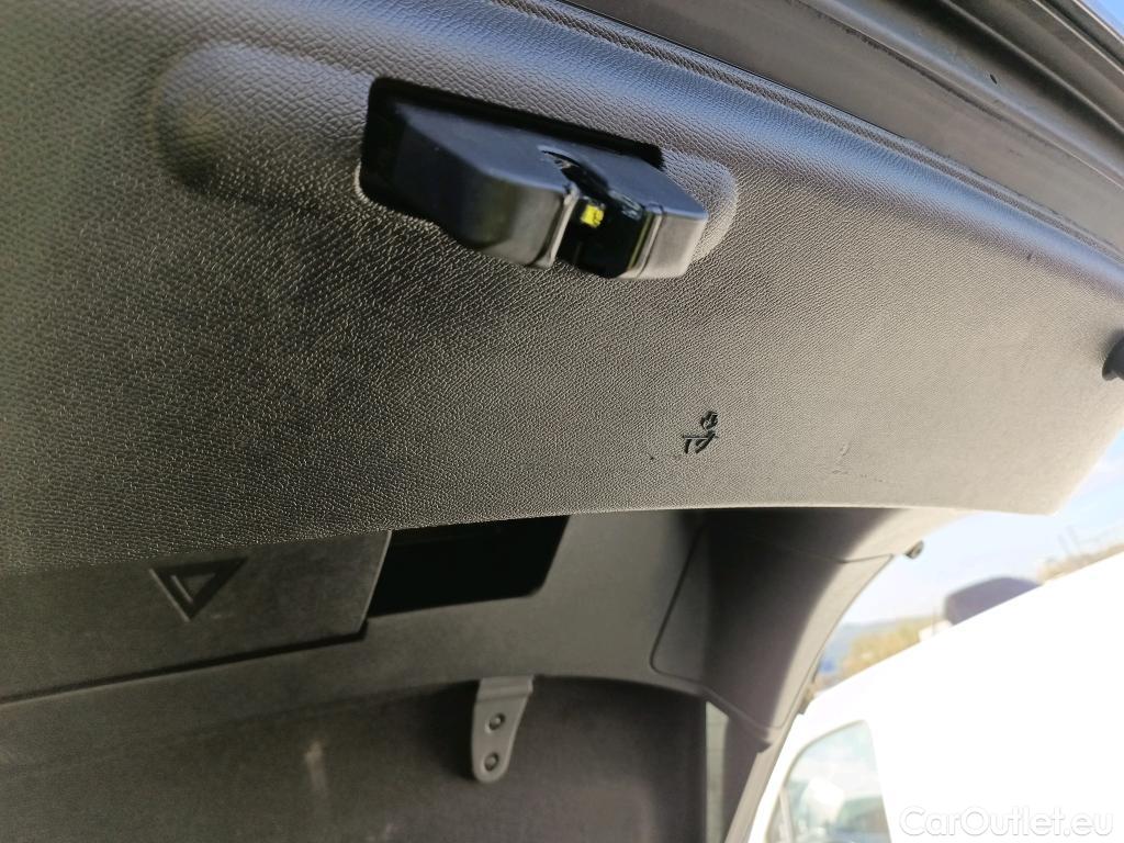  Peugeot  508 PEUGEOT  / 2018 / 5P / berlina con portón 5P Business Line BlueHDi 130 EAT8 (AC) #21