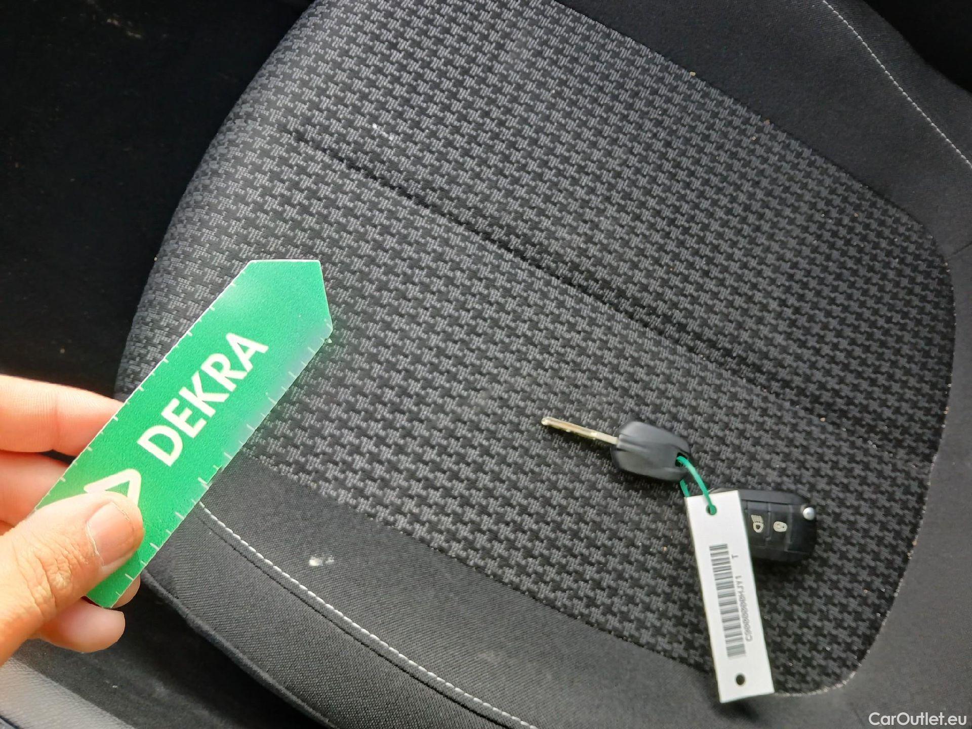  Peugeot  308 PEUGEOT  / 2017 / 5P / berlina con portón 5p Active Pack PureTech 110 S&S #1