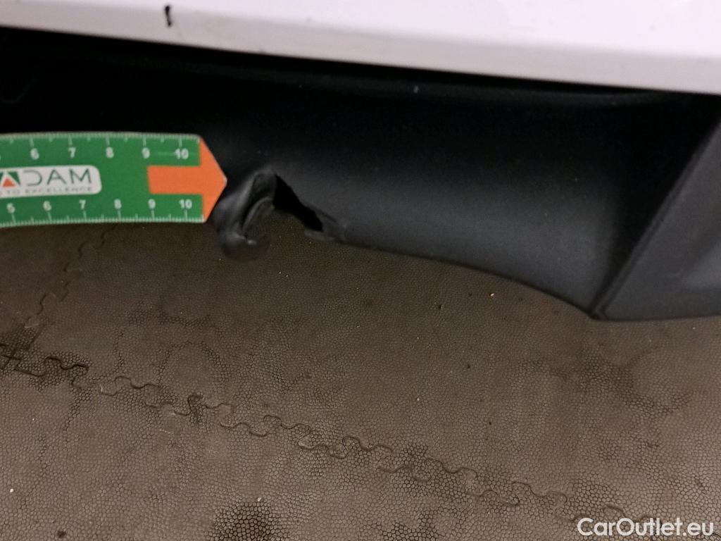  Hyundai  i20 HYUNDAI  / 2020 / 5P / berlina con portón 1.0 TGDI 74kW (100CV) 48V Essence #4