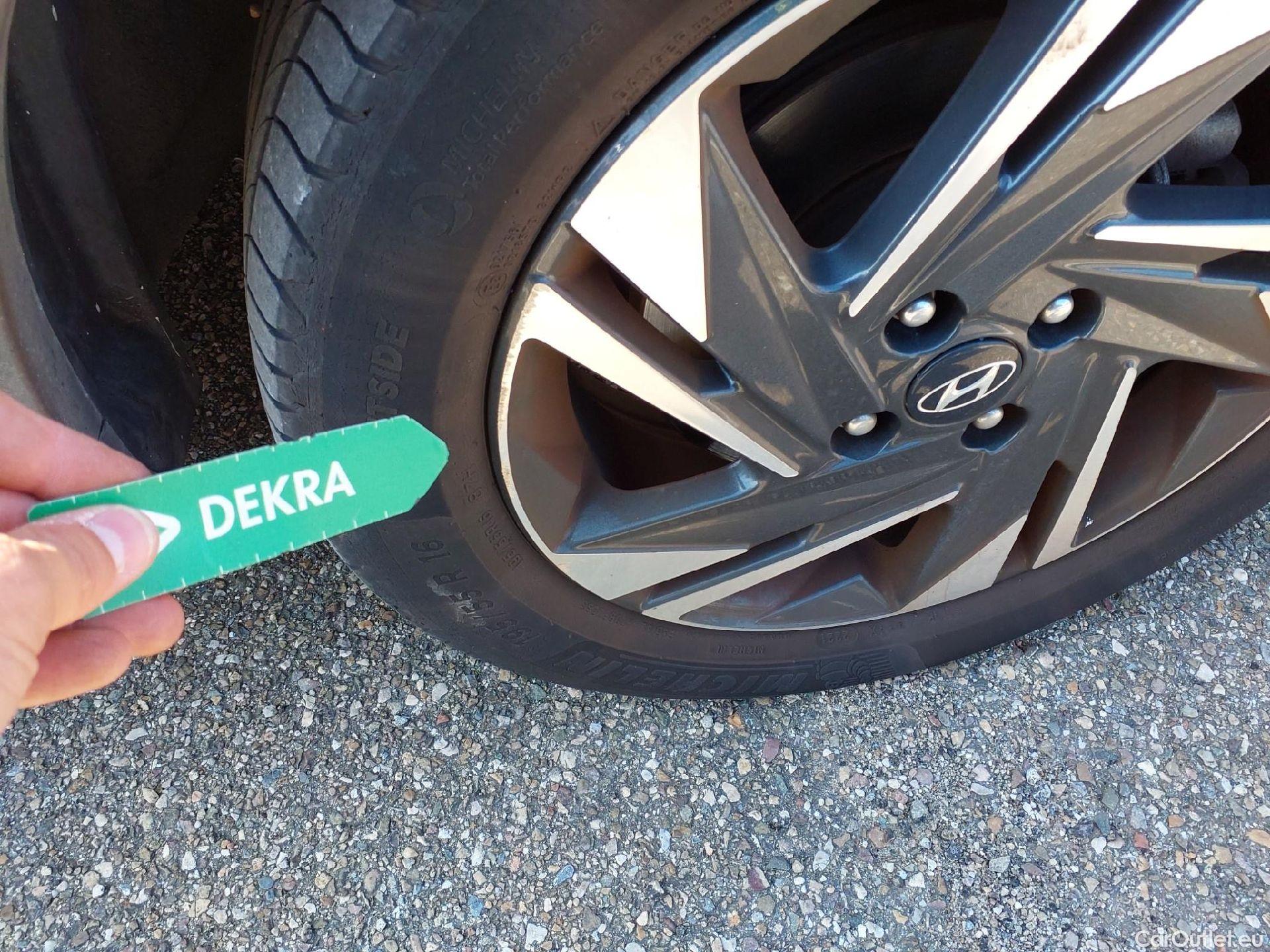  Hyundai  Bayon HYUNDAI  / 2021 / 5P / todoterreno 1.2 MPI Maxx #9