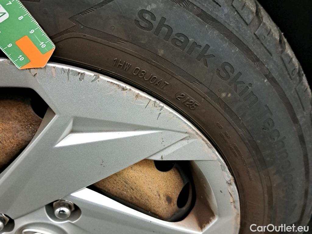  Hyundai  i20 HYUNDAI  / 2020 / 5P / berlina con portón 1.0 TGDI 74kW (100CV) 48V Essence #37