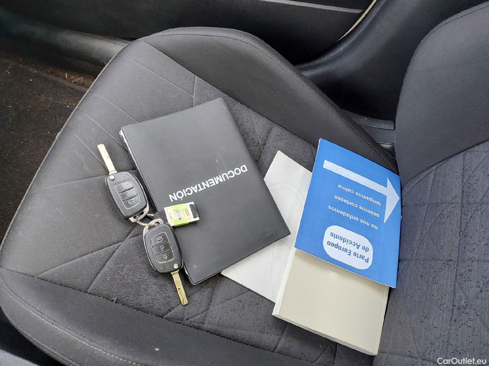  Hyundai  Bayon HYUNDAI  / 2021 / 5P / todoterreno 1.2 MPI Maxx #1