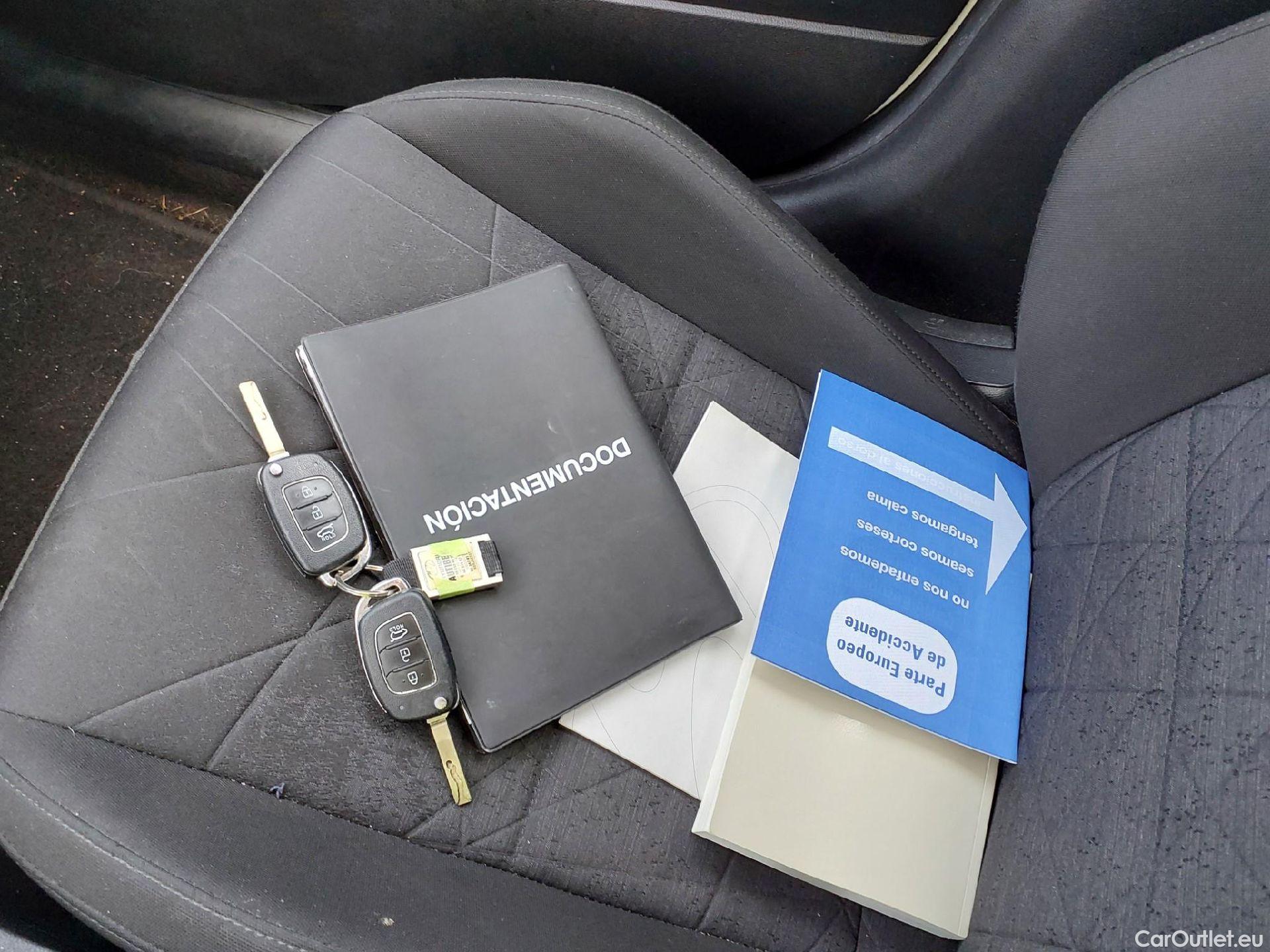  Hyundai  Bayon HYUNDAI  / 2021 / 5P / todoterreno 1.2 MPI Maxx #2