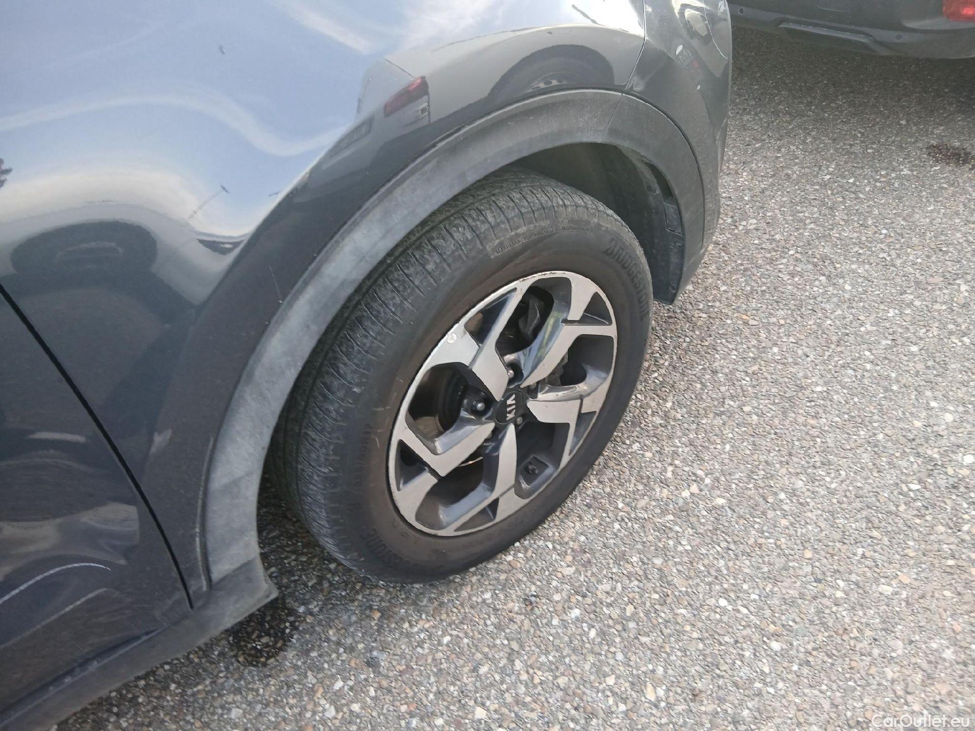  KIA  Sportage KIA  1.6MHEV Drive 100kW(136CV) 4x2(Crist Tintados)(CX) #29