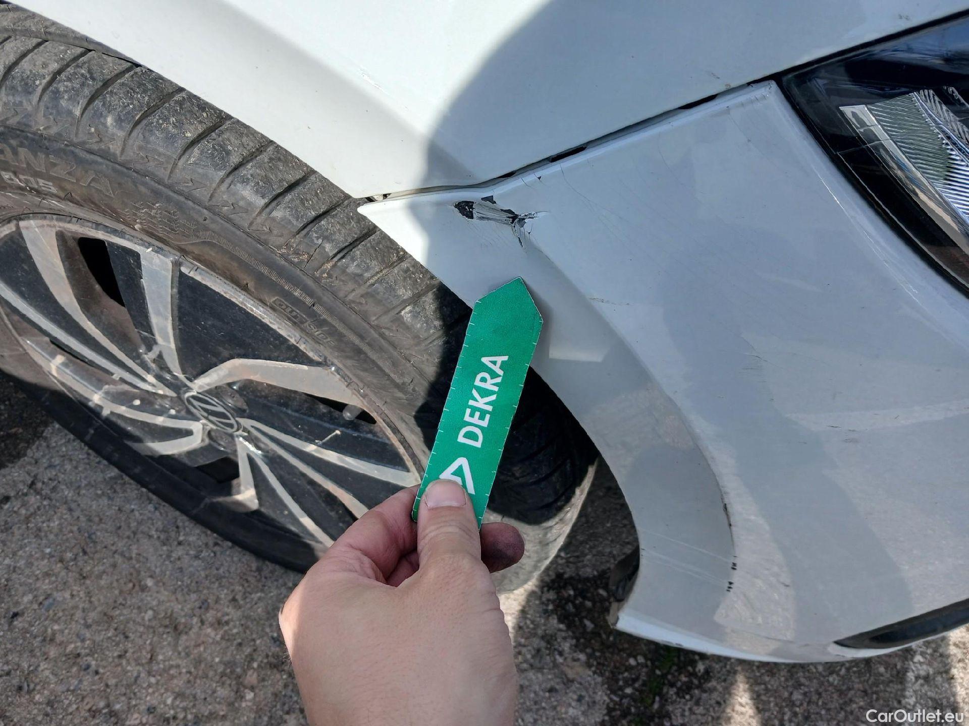  Volkswagen  Polo VOLKSWAGEN  / 2021 / 5P / berlina con portón Life 1.0 TSI 70kW (95CV) #4