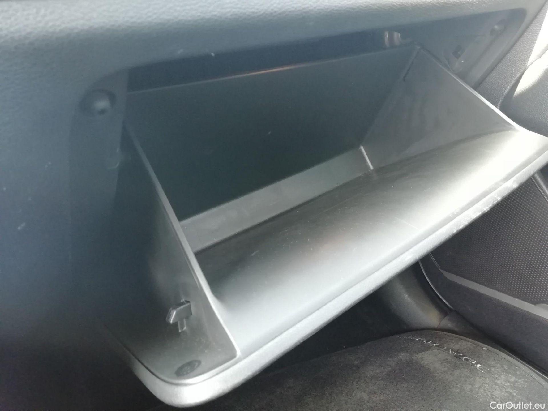  KIA  Sportage KIA  / 2022 / 5P / todoterreno 1.6 CRDi MHEV 100kW (136CV) Drive 4X2 #3