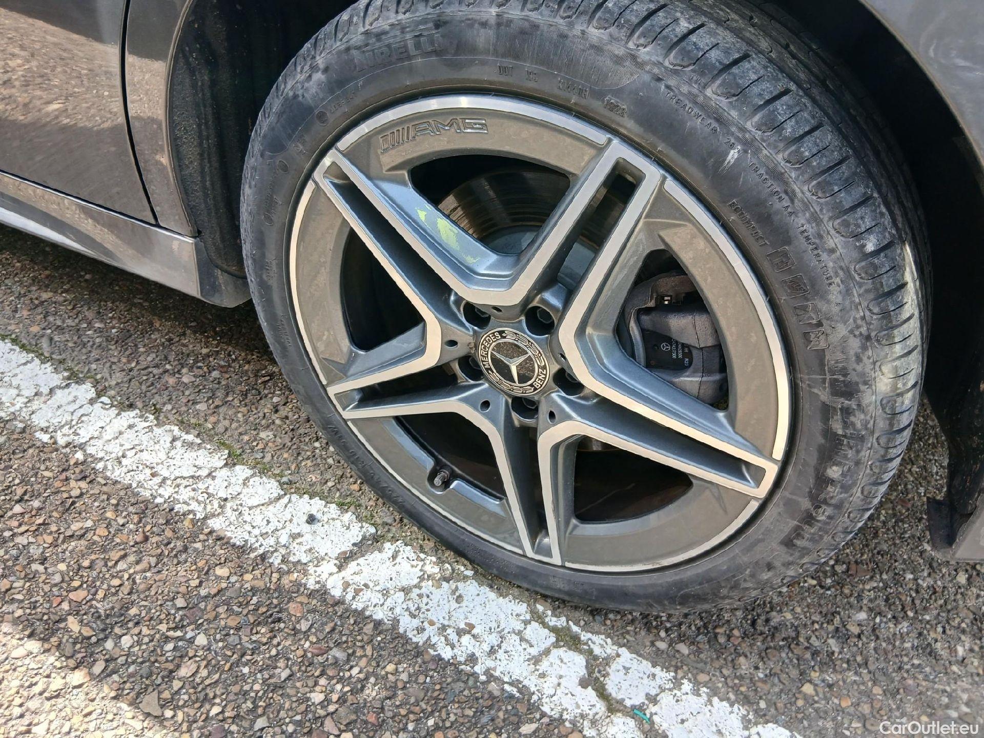  Mercedes  A-Klasse MERCEDES-BENZ Clase A / 2022 / 5P / berlina con portón A 250 e #13