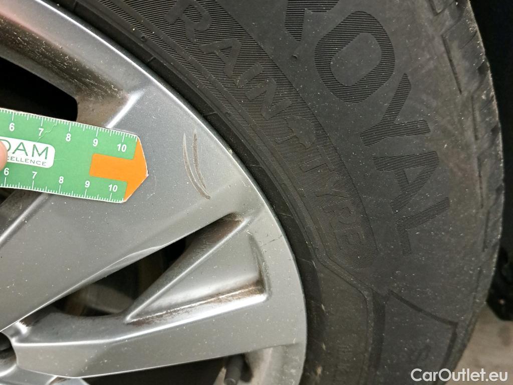  Peugeot  3008 PEUGEOT  / 2020 / 5P / todoterreno 1.2 PureTech 96KW S&S Active Pack EAT8 #19