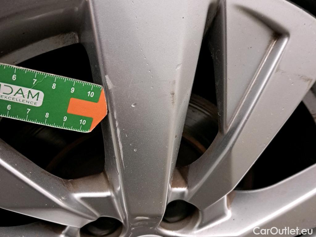  Peugeot  3008 PEUGEOT  / 2020 / 5P / todoterreno 1.2 PureTech 96KW S&S Active Pack EAT8 #17