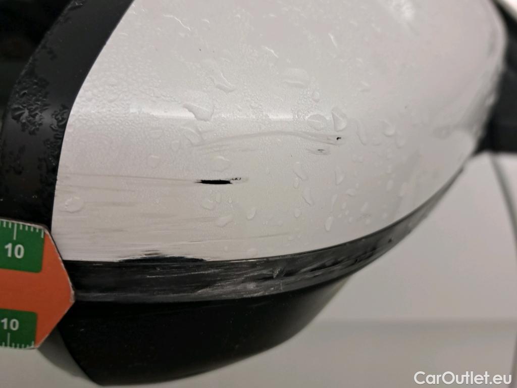  Peugeot  3008 PEUGEOT  / 2020 / 5P / todoterreno 1.2 PureTech 96KW S&S Active Pack EAT8 #4