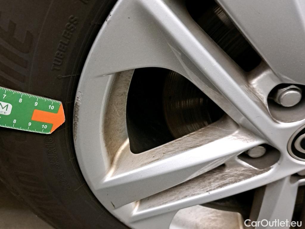  Toyota  Corolla TOYOTA  / 2019 / 5P / berlina con portón 1.8 125H BUSINESS PLUS E-CVT #14