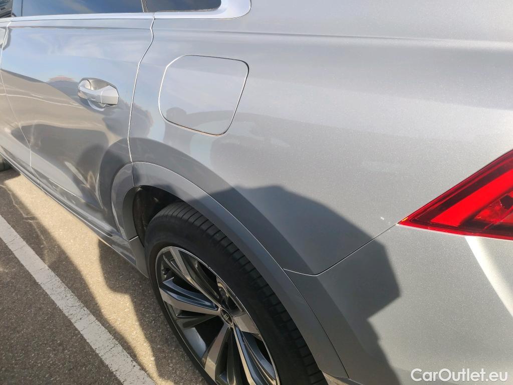  Audi  Q8 AUDI  / 2018 / 5P / todoterreno 55 TFSIe S Line 280kW quattro tiptronic #17