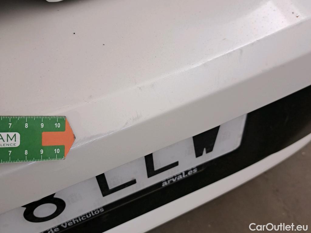  Toyota  Corolla TOYOTA  / 2019 / 5P / berlina con portón 1.8 125H BUSINESS PLUS E-CVT #23