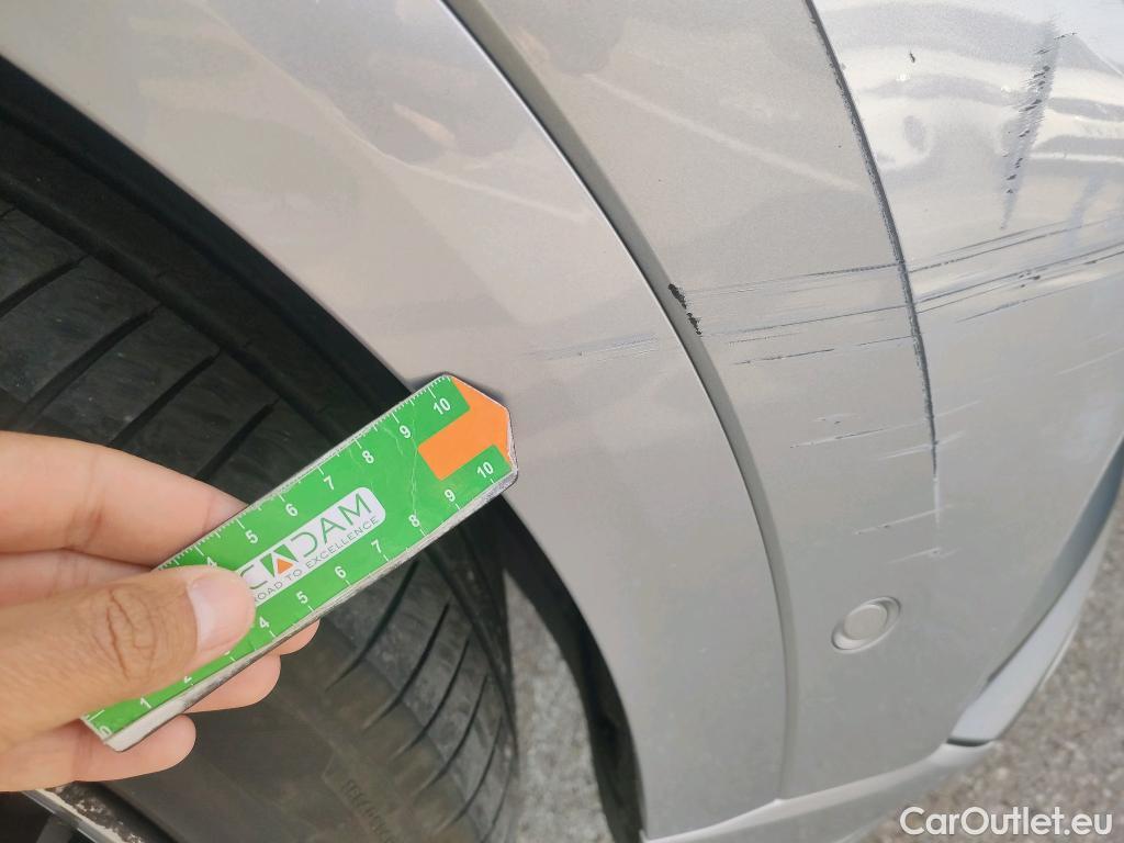  Audi  Q8 AUDI  / 2018 / 5P / todoterreno 55 TFSIe S Line 280kW quattro tiptronic #33